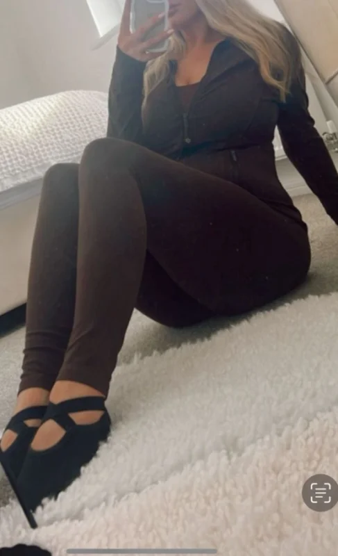 Holly - Photo 6